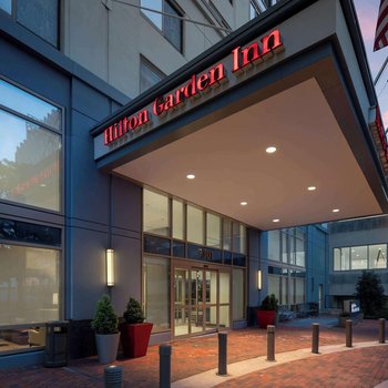 貝塞斯達市中心希爾頓花園酒店