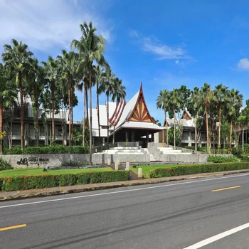 奈泰海灘度假村