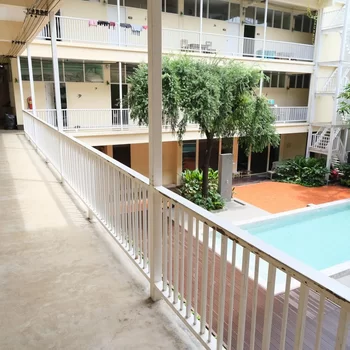 Feung Nakorn Balcony Rooms and Cafe