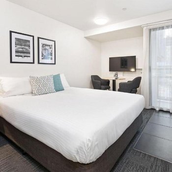 City Edge North Melbourne Apartment Hotel