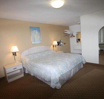 Redwood Inn