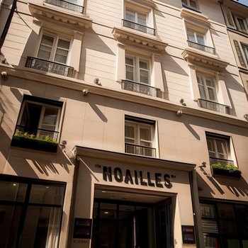 金色鬱金香諾阿伊劇院酒店