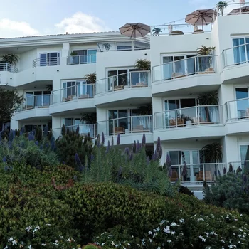 Casa Loma Beach Hotel