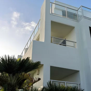 Casa Loma Beach Hotel