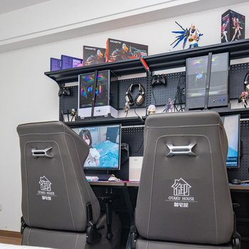 御宅屋等身手办电竞公寓(新都店)