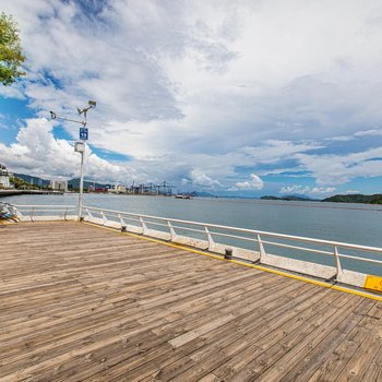 Benz LOFT Seaview Hotel Apartment (Shenzhen Bohai City)