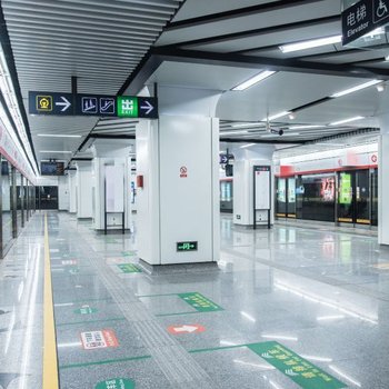 Xinghe Yuezhi·S Hotel (Guangzhou Railway Station Subway Station Baima Clothing City Branch)