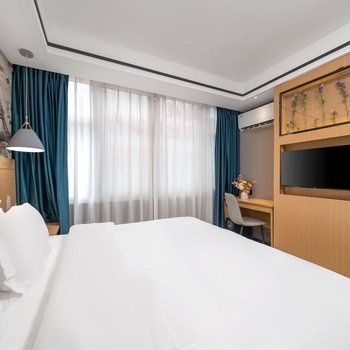 Yinuo Hotel (Guangzhou Chenjiaci Caihongqiao Metro Station)