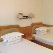 江阴虹苑旅馆(中山公园地铁站店)