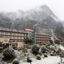 石棉景达河畔温泉酒店