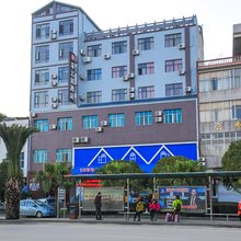罗平采云居酒店