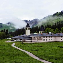 尼勒克阿克塔斯度假村