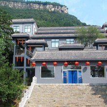 山野山也酒店(沂水天上王城店)