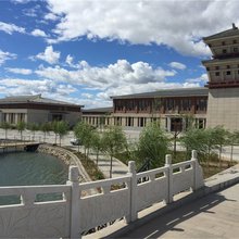 五原紫东假日酒店