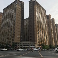 金吉拉民宿(成都大源地铁站店)