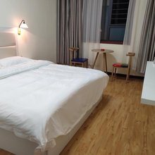 同馨主题宾馆(平顶山工业职业技术学院店)