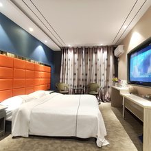 易伯酒店(新郑龙湖万佳商业广场店)