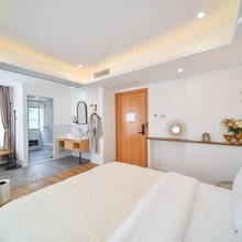 途经莫奈花园酒店(会展中心店)