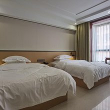 爱丽丝假日精选酒店