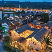 SQ·梵行·森林泳池·布依传承四合天井美宿(荔波小七孔景区东门店)