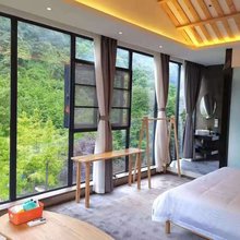 青城后山拾山里民宿(泰安古镇店)