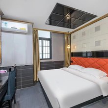 TT酒店(南京河西万达云锦路地铁站店)