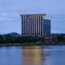 谷兹·铂雅名人酒店(五津廊桥儒林路地铁站店)