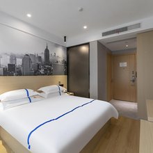 易泊漫悦酒店(宁波罗蒙环球乐园银泰城店)