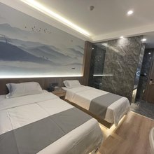 太原偶寓智能酒店