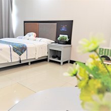 艳阳天酒店(海南工商学院国兴大润发店)