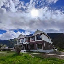 林芝玉如月亮精品民宿