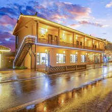泸沽湖良栖湖畔民宿(情人滩店)