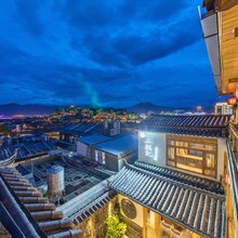 丽江三寸阳光·石头记客栈