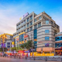 云湾酒店(都匀石板古街西山大桥店)