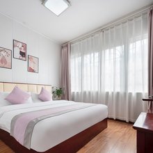 重庆佩斯酒店(荣昌西南大学大润发店)