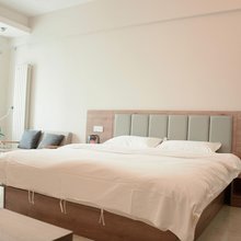 锦浠民宿(亚星锦绣山河店)