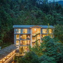 碧峰峡溪边院子民宿