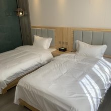 巴塘措普山居酒店