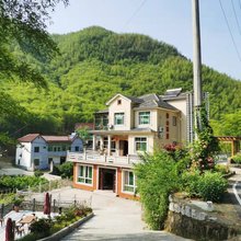 安吉依山而居客栈