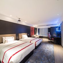 贵阳幻住电竞影音酒店(花果园购物中心松花路地铁站店)