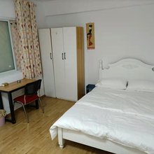 雍鑫民宿(高新龙湖天街砂之船奥特莱斯店)