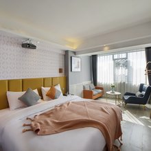 云上栖民宿(五一广场地铁站IFS国金中心店)