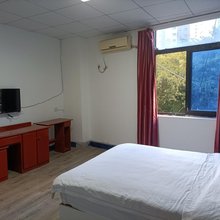 黄熊宾馆