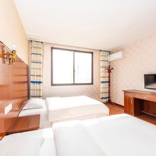 哈啰轻酒店(丹阳火车站店)