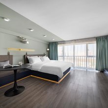 方糖民宿(国博中心北地铁站店)