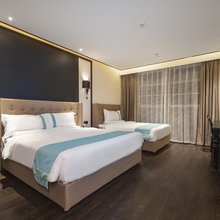 浠岸酒店(江西国际汽车广场斗门地铁站店)