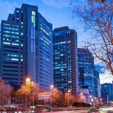 青岛五四广场奥帆中心智选假日酒店