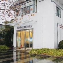 环湖假日酒店(南京火车站玄武湖景区店)