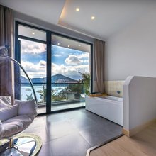 Blue sea·半山海海景泳池设计师民宿(乌石塘店)