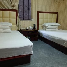 武汉鑫芳旅馆(华中科技大学同济医学院青年路地铁站店)